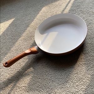 Ceramic frying pan